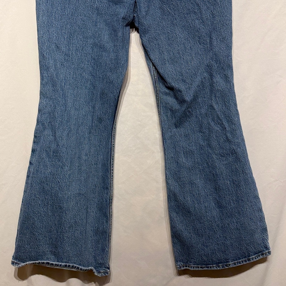 Levi’s 70’s High Rise Flare Sonoma Walks Light Wash Denim Jeans Size 32 - Picture 9 of 12